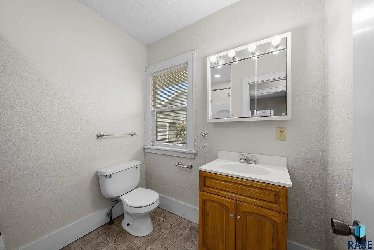 814 N Prairie Ave #NA - Photo 4 of 5