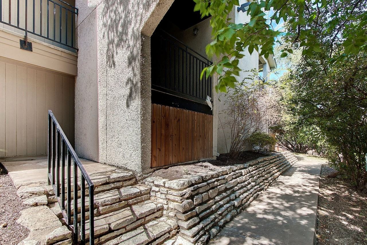 6910 Hart Ln - Photo 5 of 18