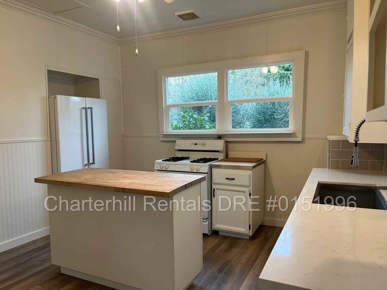 120 Laurel Ave - Photo 3 of 10