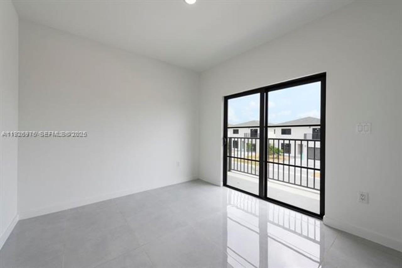 1327 Nw 2nd Ln #0 - Photo 5 of 25