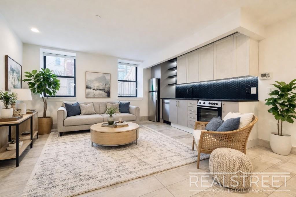 21 Monitor St #1A - Photo 2 of 8