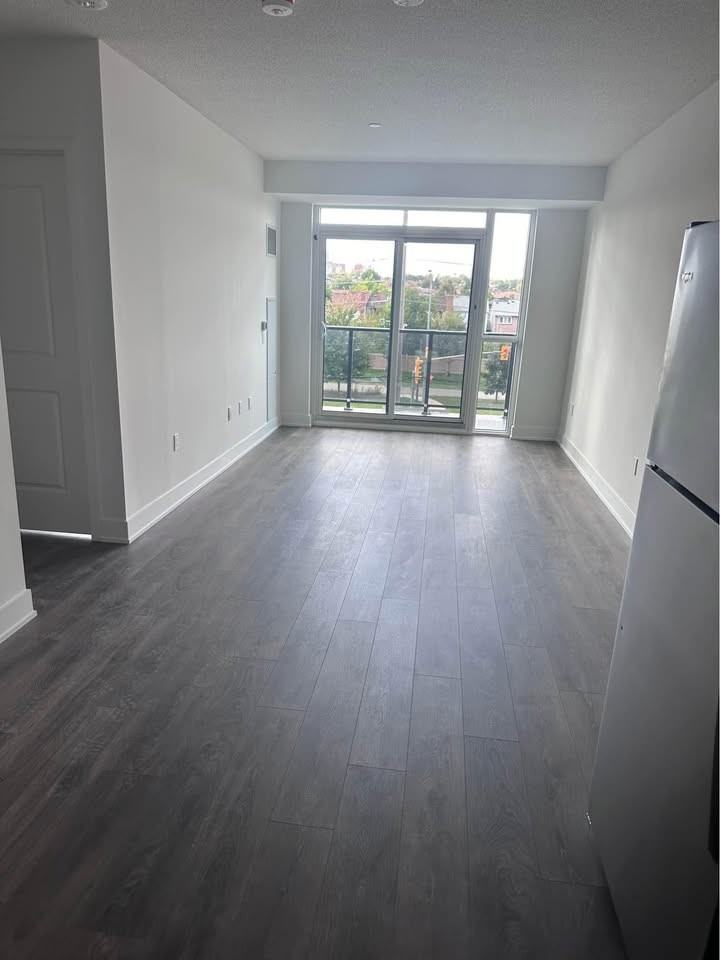 204 Burnhamthorpe Rd E - Photo 2 of 7