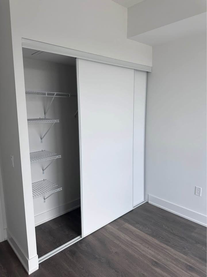 204 Burnhamthorpe Rd E - Photo 5 of 7