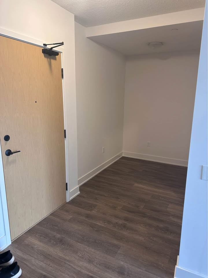 204 Burnhamthorpe Rd E - Photo 6 of 7