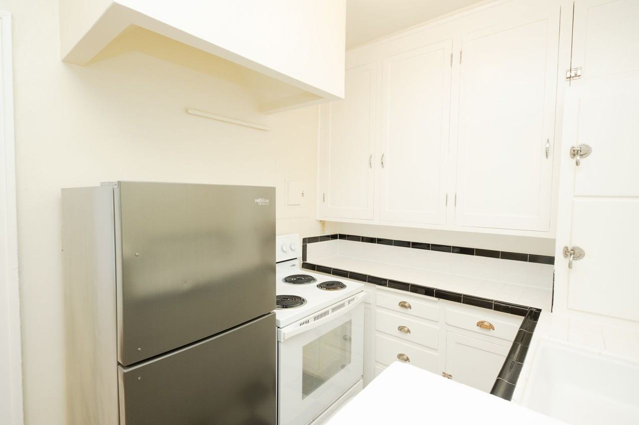 CASTLE ROSE APARTMENTS (BALM05) - Photo 7 of 26