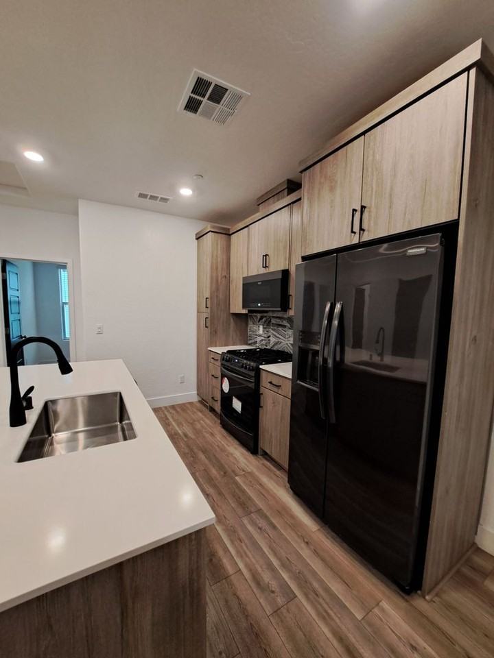 2825 E Tamarind Dr - Photo 4 of 28