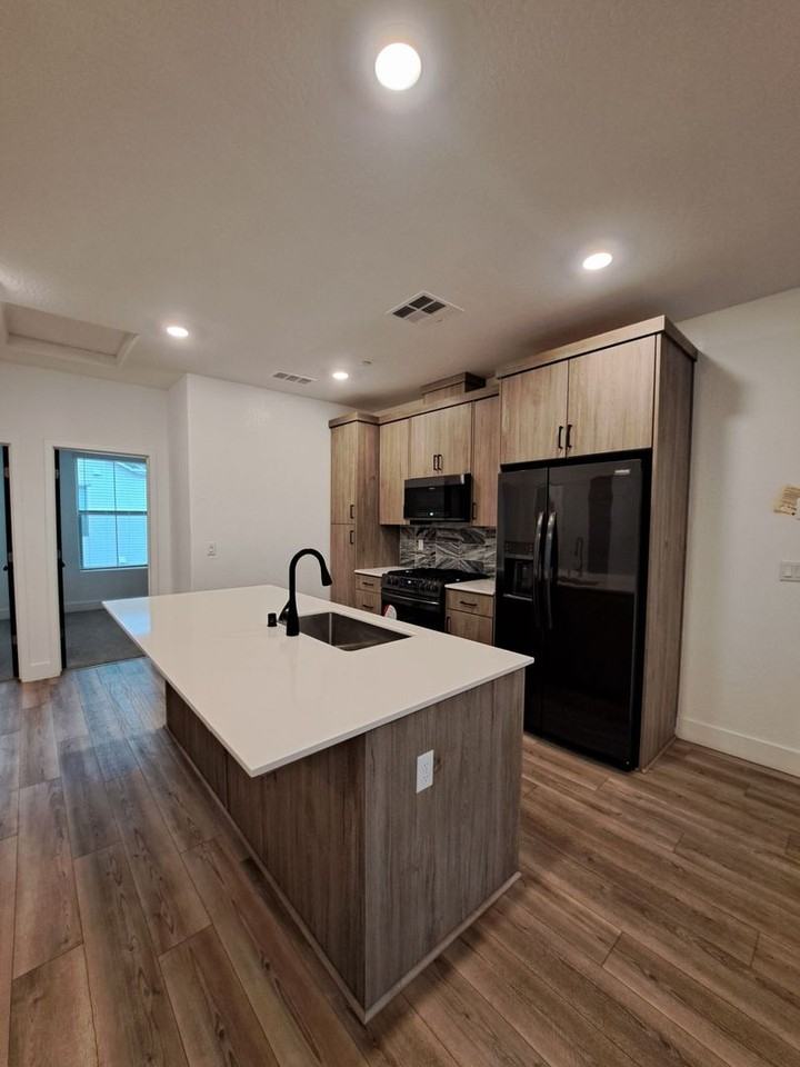 2825 E Tamarind Dr - Photo 5 of 28