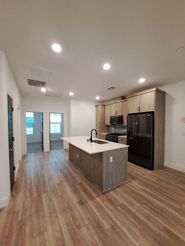 2825 E Tamarind Dr - Photo 6 of 28