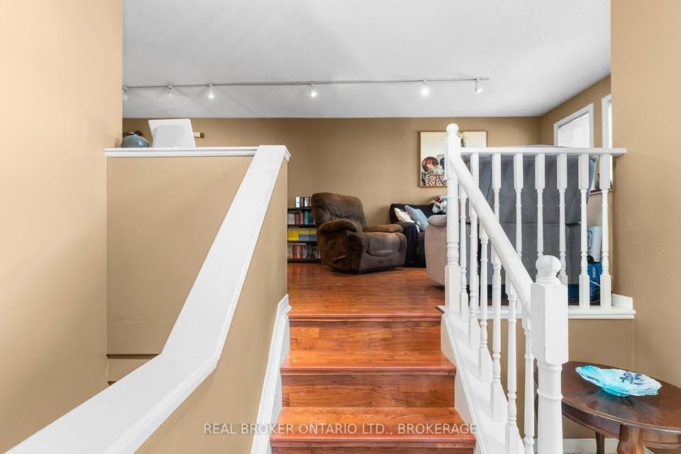 1387 Brackenwood Crescent - Photo 6 of 22