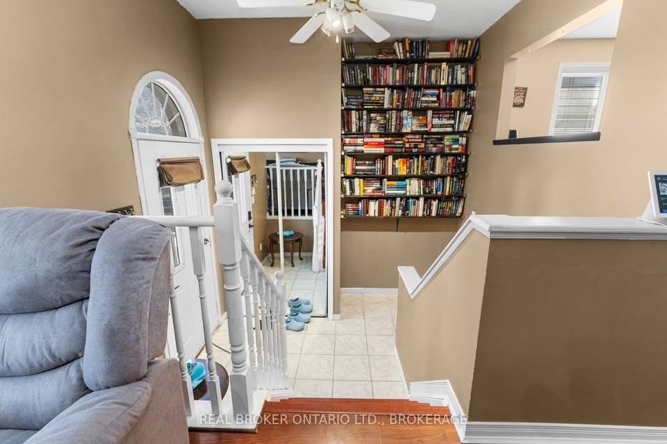 1387 Brackenwood Crescent - Photo 4 of 22