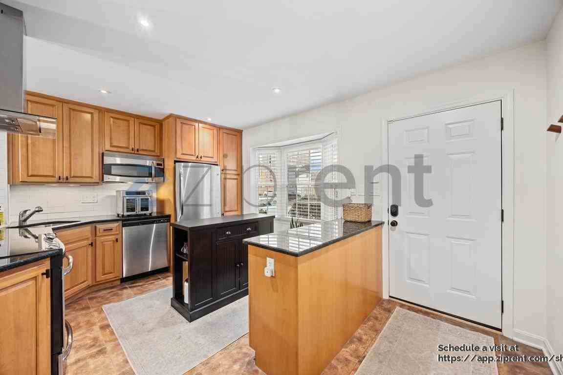 1183 N Vernon St - Photo 5 of 41