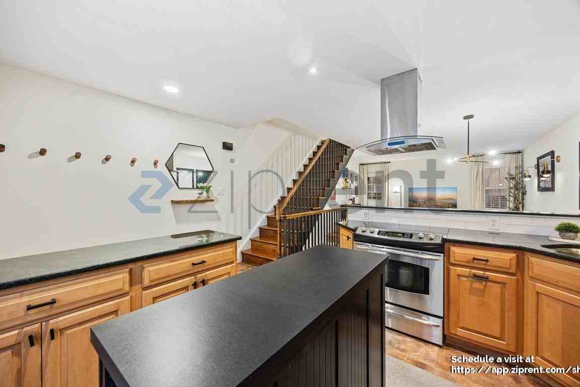 1183 N Vernon St - Photo 7 of 41