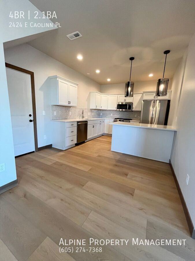 2424 E Caolinn Pl - Photo 4 of 28