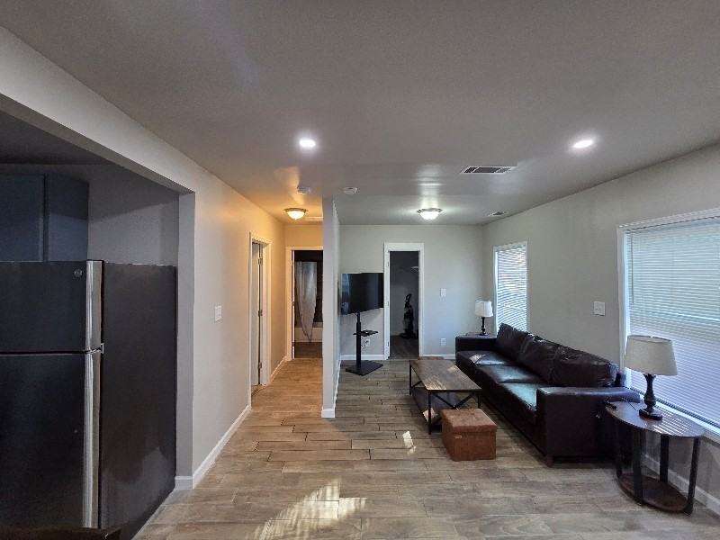 2793 Suwanee Ave - Photo 4 of 18