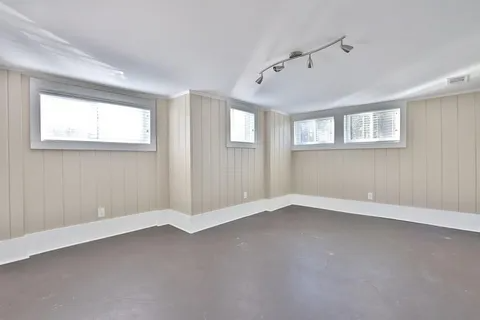 110 Jarvis St #B - Photo 2 of 10