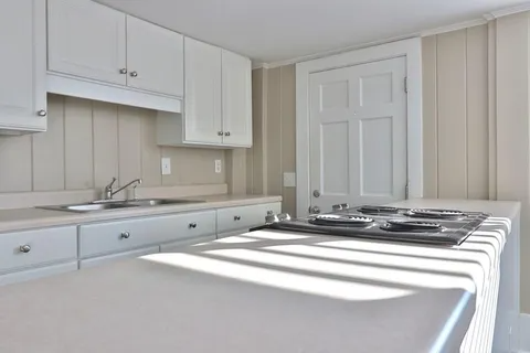 110 Jarvis St #B - Photo 4 of 10