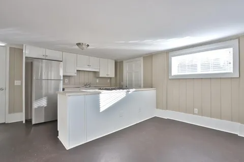 110 Jarvis St #B - Photo 5 of 10