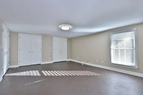 110 Jarvis St #B - Photo 6 of 10