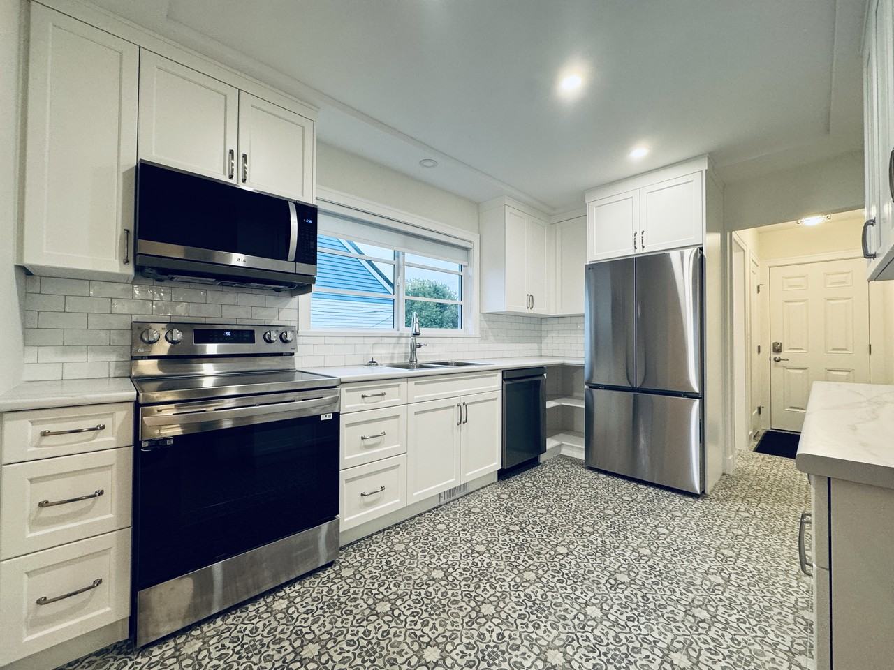 7412 192 Street - Photo 5 of 25