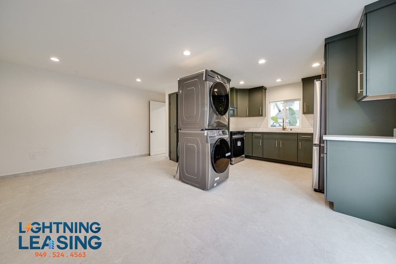 5620 1/2 Radford Ave #5620-1-2 - Photo 7 of 10