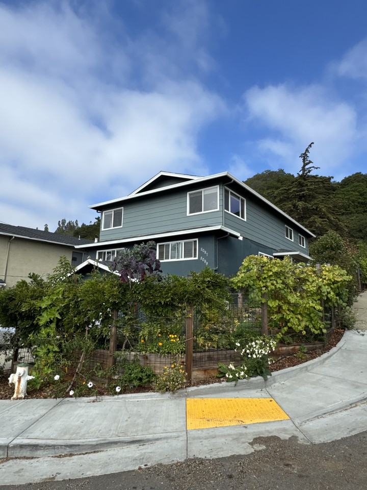 8099 Greenridge Dr - Photo 3 of 15