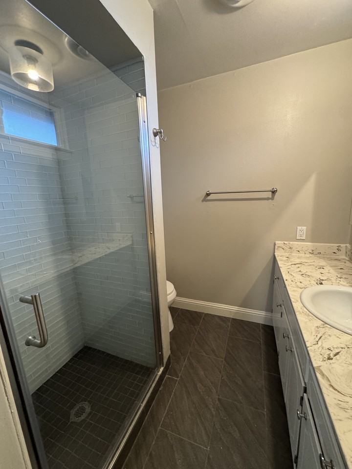 8099 Greenridge Dr - Photo 4 of 15