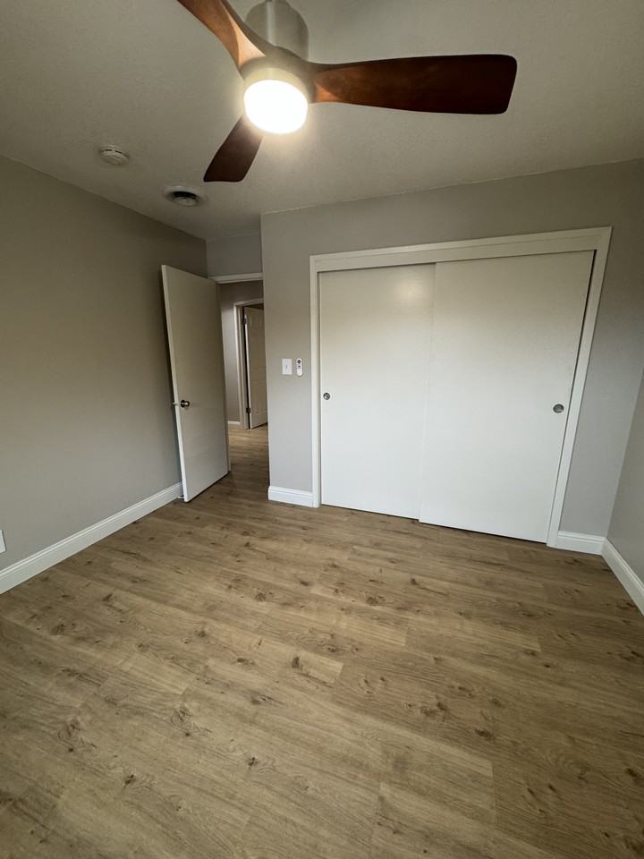 8099 Greenridge Dr - Photo 6 of 15