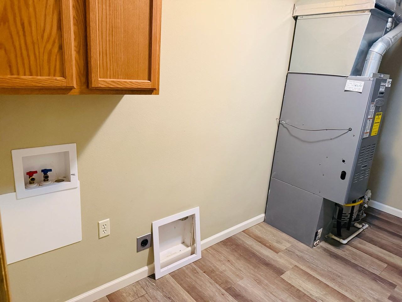 523 Yellowstone Ave - Photo 2 of 17