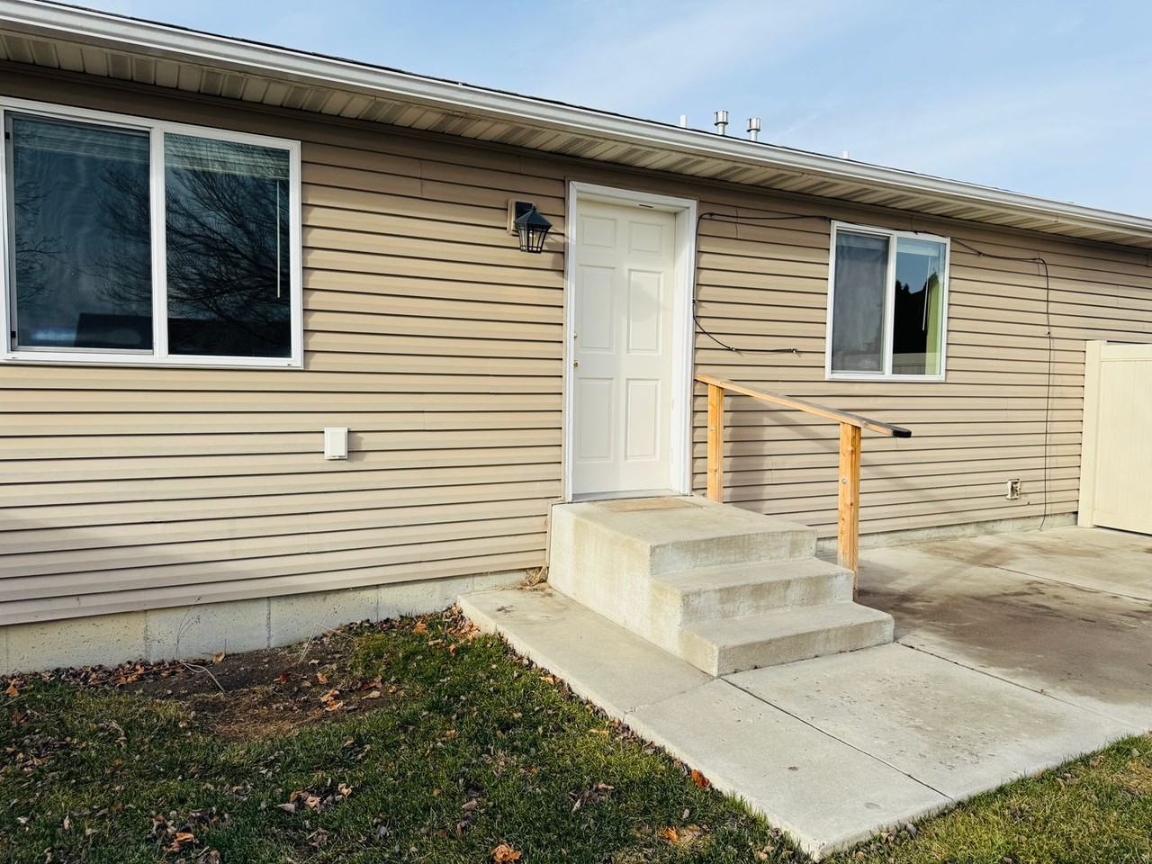 523 Yellowstone Ave - Photo 3 of 17