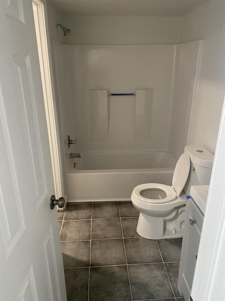 213 Camelot Dr #1 - Photo 5 of 20