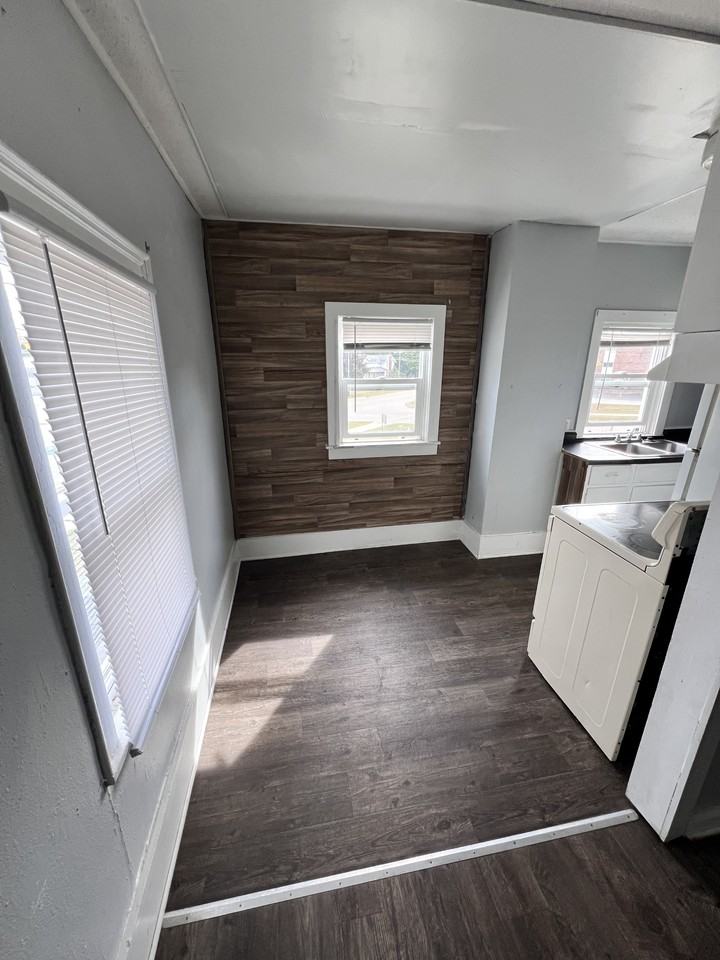 238 S Lincoln St #2 - Photo 5 of 13