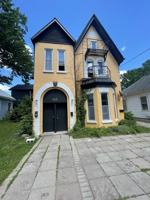 featured image of 122 Clarence St