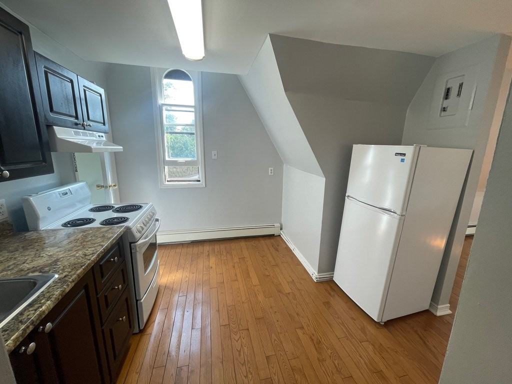 122 Clarence St - Photo 3 of 13