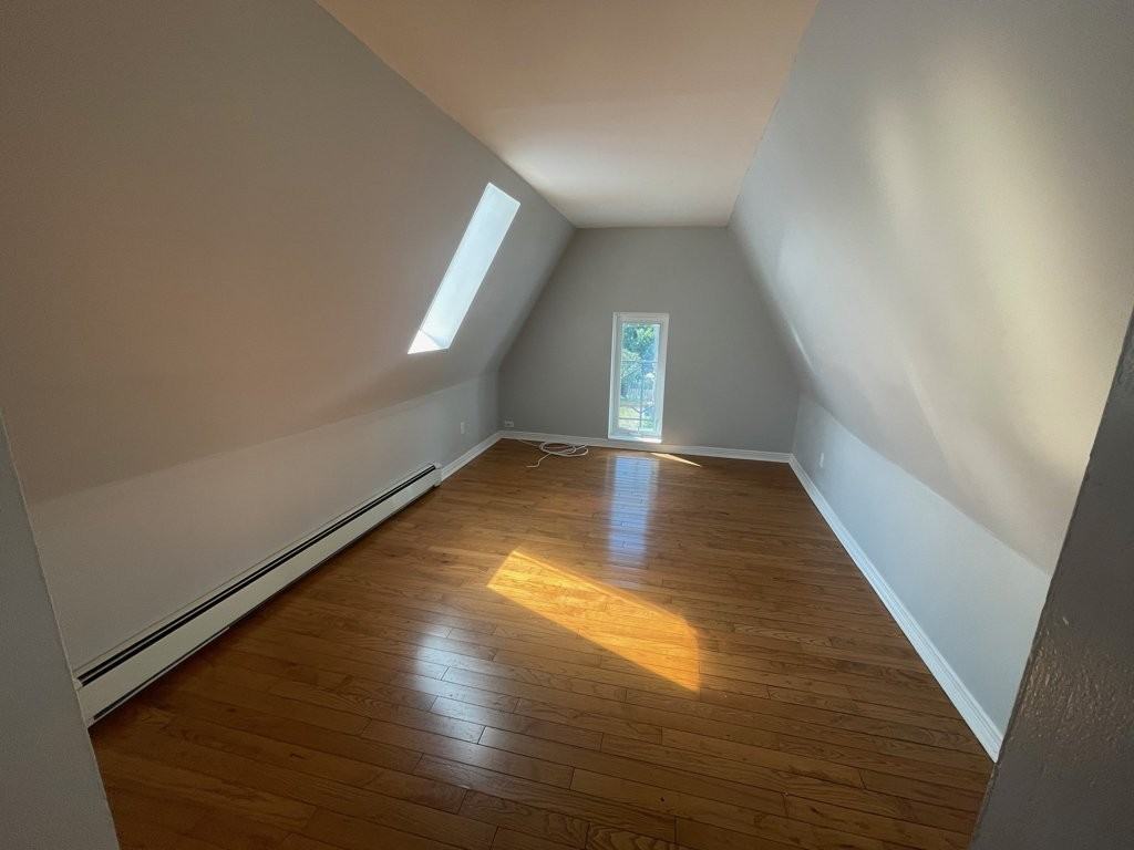 122 Clarence St - Photo 6 of 13