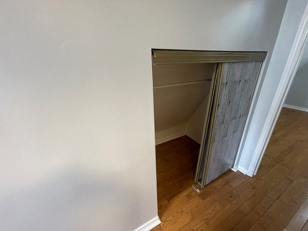 122 Clarence St - Photo 7 of 13