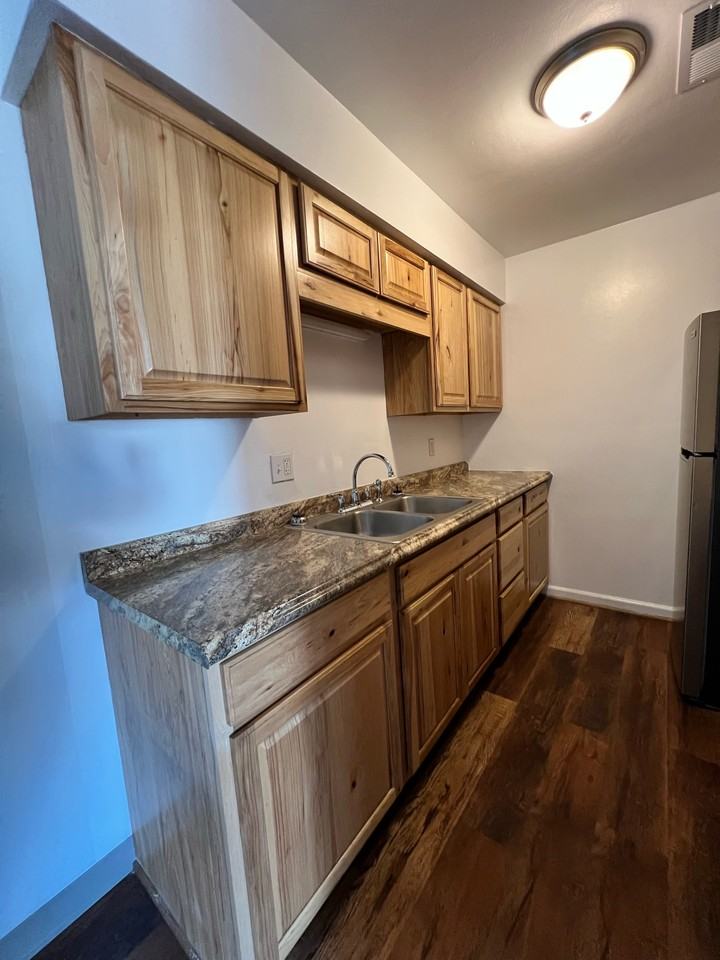 851 E Washington Ave #A6 - Photo 2 of 12