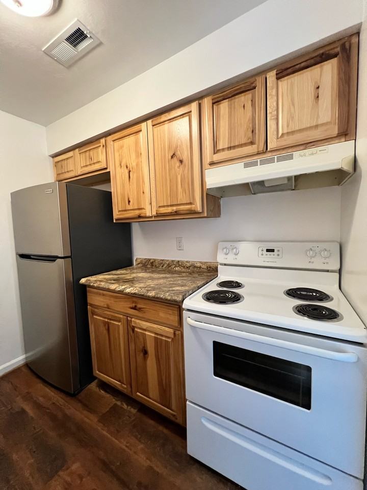 851 E Washington Ave #A6 - Photo 3 of 12