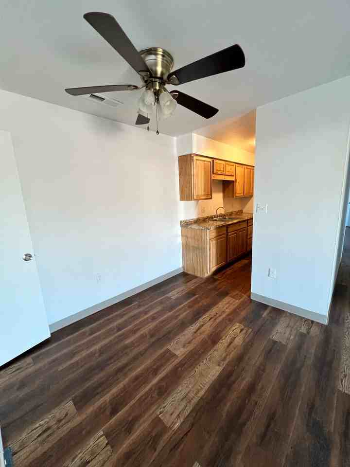 851 E Washington Ave #A6 - Photo 4 of 12