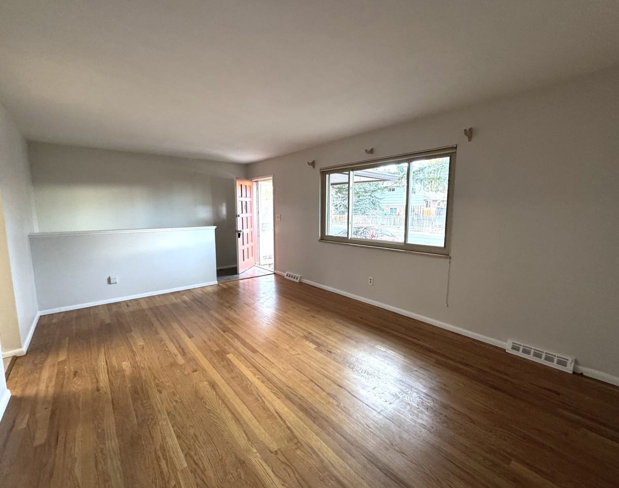 3084 S Xanthia St #1 - Photo 3 of 31