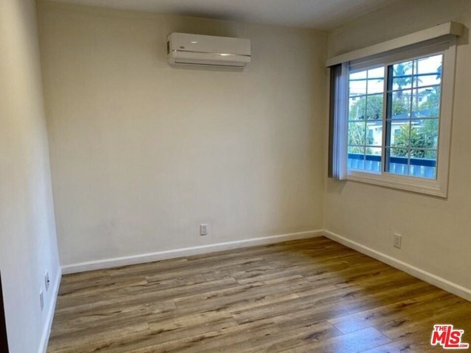 402 Pacific St - Photo 6 of 7