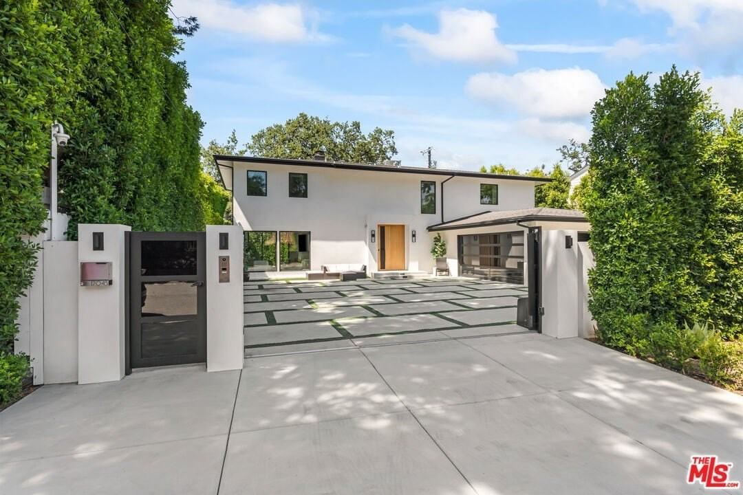 17045 Otsego St - Photo 2 of 35