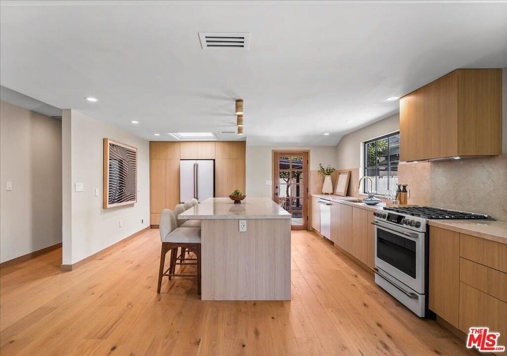 14537 Hesby St - Photo 4 of 33