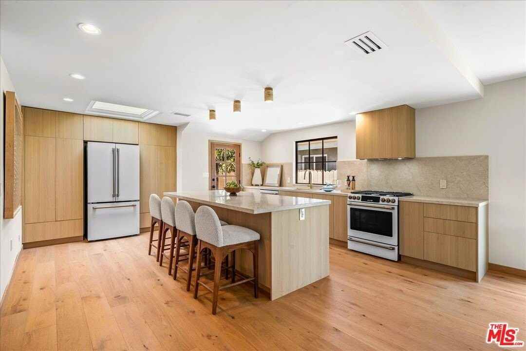 14537 Hesby St - Photo 5 of 33