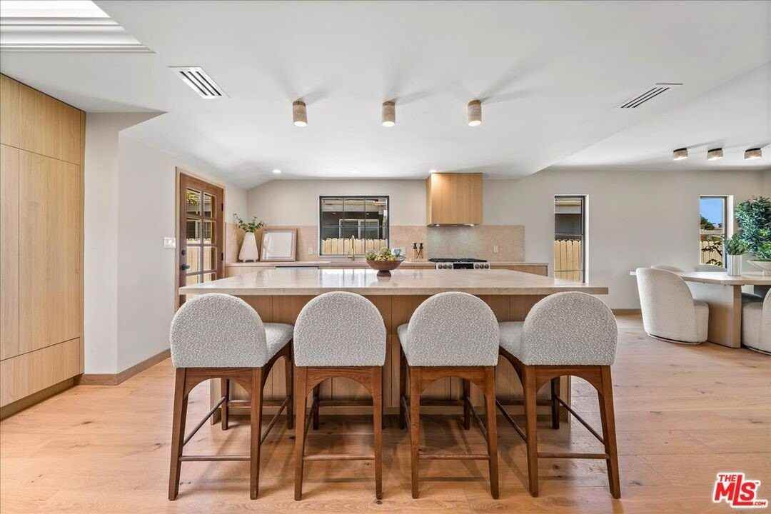 14537 Hesby St - Photo 6 of 33