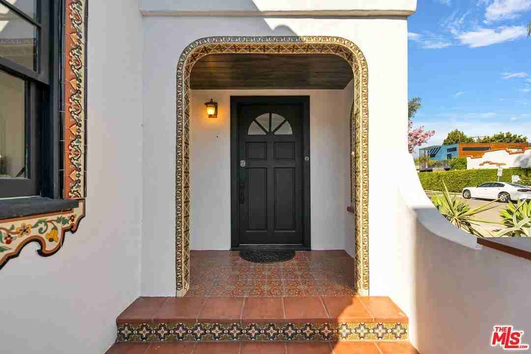 8822 Rosewood Ave - Photo 2 of 25