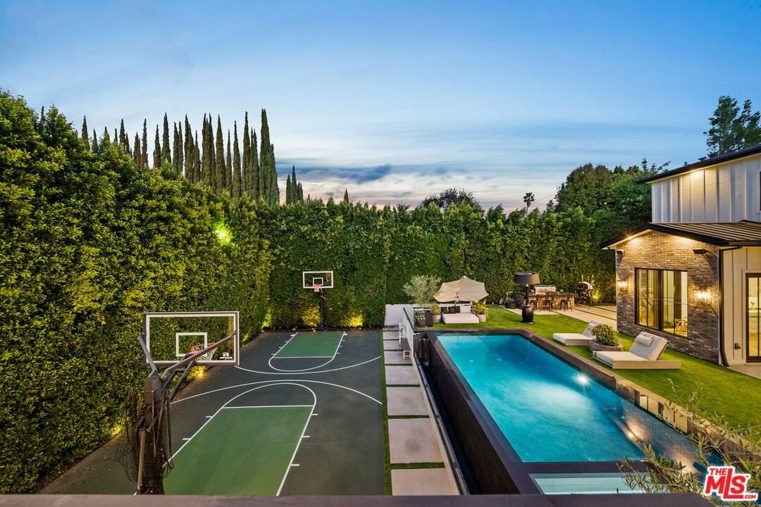 15645 Woodvale Rd - Photo 2 of 39