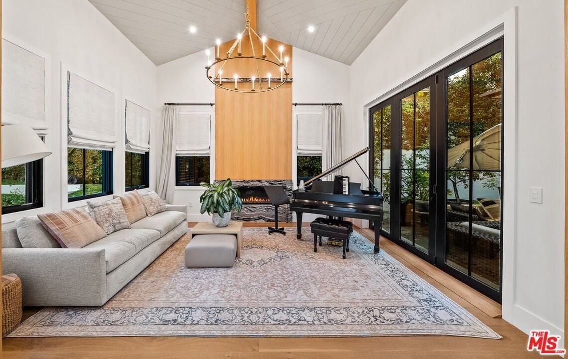 15645 Woodvale Rd - Photo 7 of 39