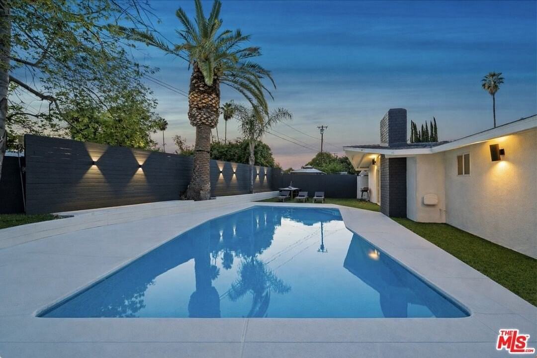 20308 Mobile St - Photo 2 of 28