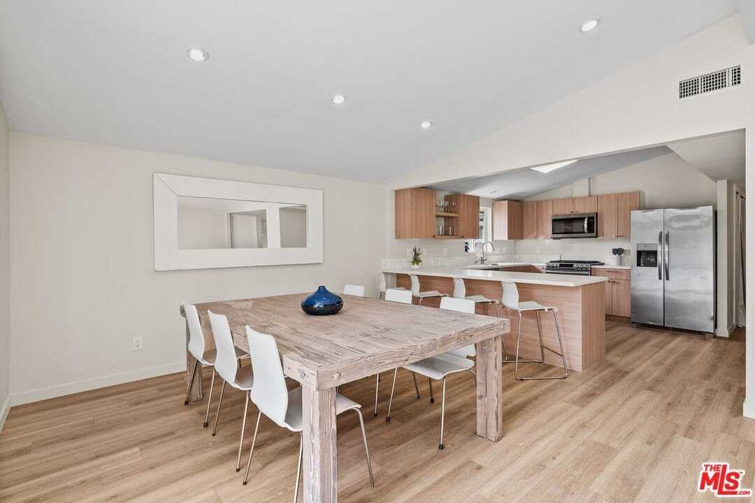 20308 Mobile St - Photo 7 of 28