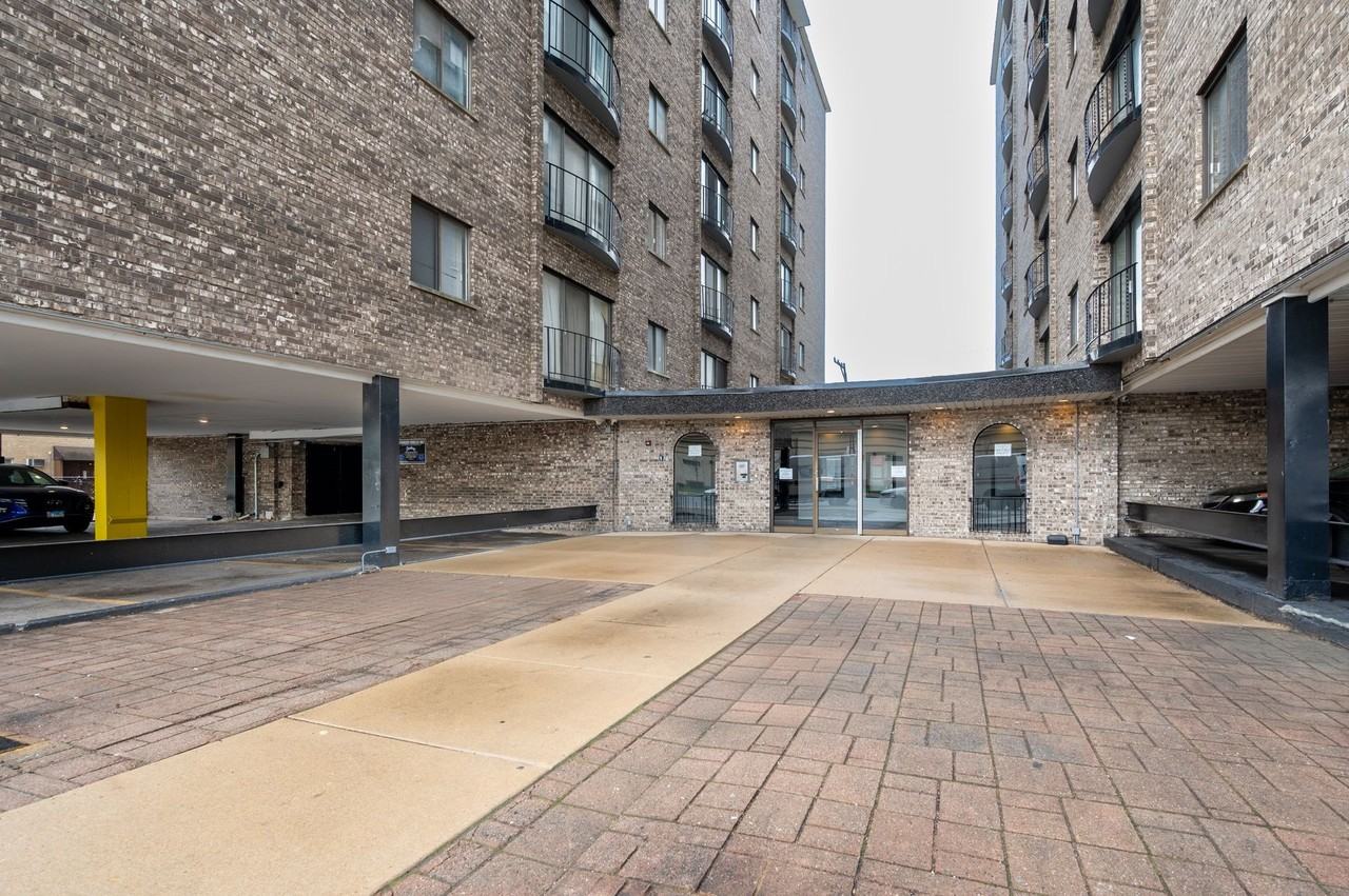 2300 N Harlem Ave #704 - Photo 2 of 12